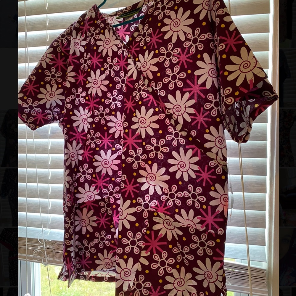 Women’s scrub top